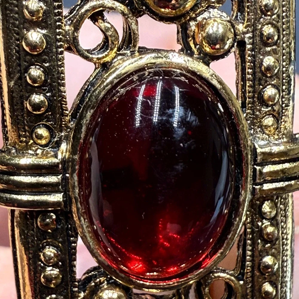 Vintage Art Deco Style Red Resin Cabochon Gold Tone Brooch 70s-80s